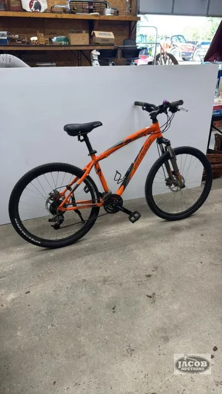 SPECIALIZED HARD ROCK 17IN BIKE