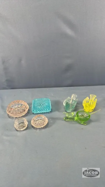 ASSORTED COLOURED GLASS LOT