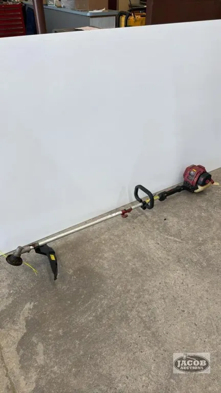 CRAFTSMAN STRAIGHT SHAFT FOUR STROKE GAS TRIMMER