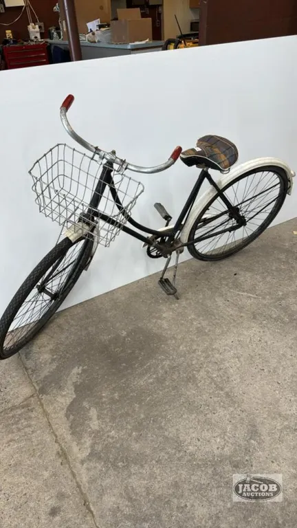 VINTAGE LADIES BICYCLE