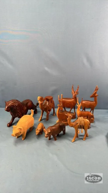 QANTITY OF WOODEN ANIMAL FIGURES