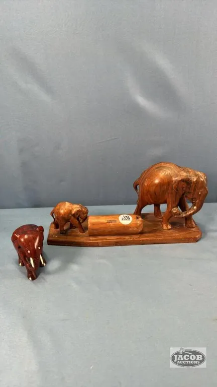 ELEPHANT ORNAMENT WITH A FREE STANDING 4IN FIGURE