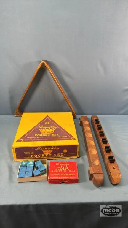 VINTAGE POOL SET