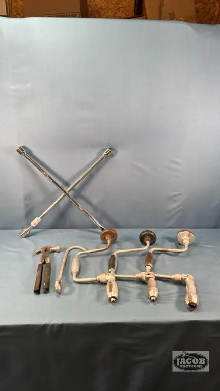 TOOL LOT