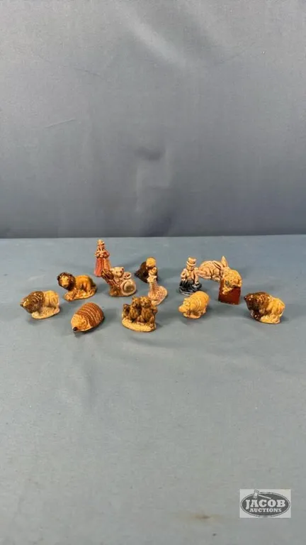 (12) TEA FIGURINES