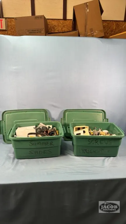 (2) SMALL RUBBERMAID ROUGHNECK TOTES