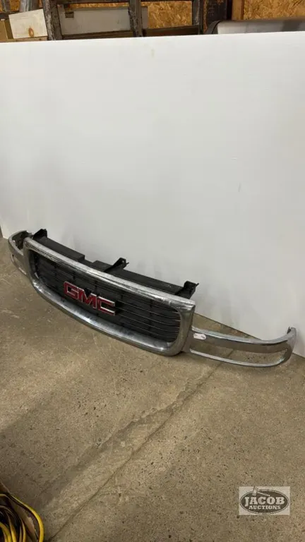 GMC GRILL