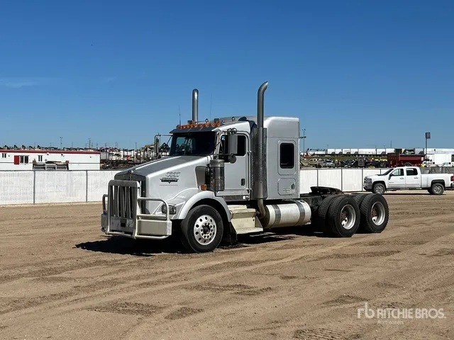 2003 Kenworth T800 6x4 T/A Sleeper Truck Tractor