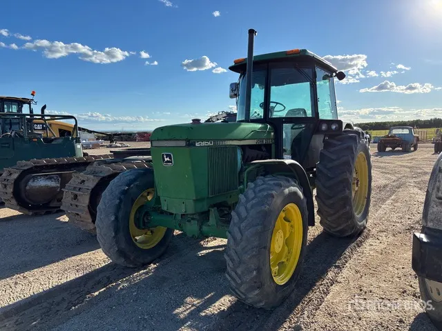 John Deere 2950 4WD Tractor (Inoperable)