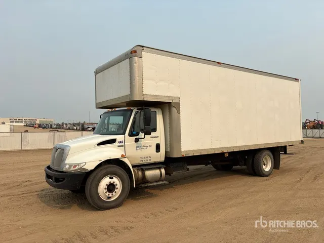 2009 International 4300 4x2 Moving Van Truck