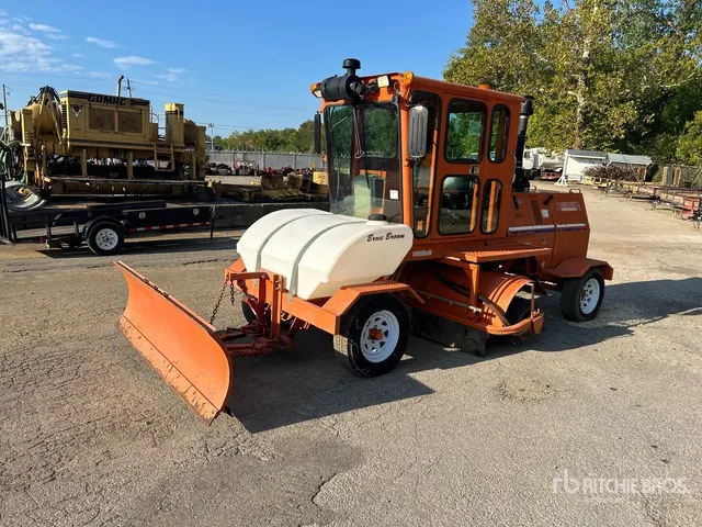 2012 Broce KR350 Self-Propelled Broom