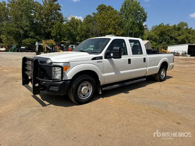 2015 Ford F-250 XL 4x2 Crew Cab Pickup