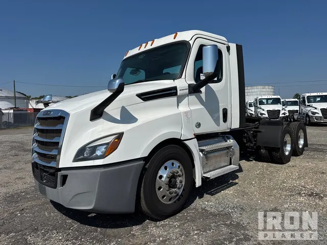 2020 Freightliner Cascadia 126 6x4 T/A Day Cab Truck Tractor