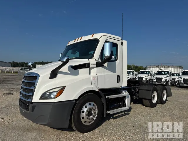 2021 Freightliner Cascadia 126 6x4 T/A Day Cab Truck Tractor