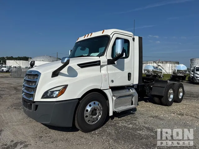 2020 Freightliner Cascadia 126 6x4 T/A Day Cab Truck Tractor