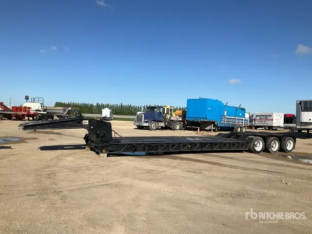 Eager Beaver Tri/A Removable Gooseneck Lowboy Trailer