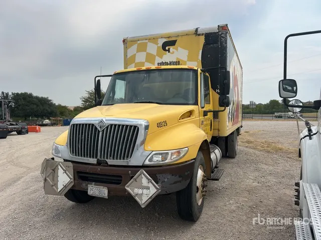 2006 International 4300 4x2 Van Truck