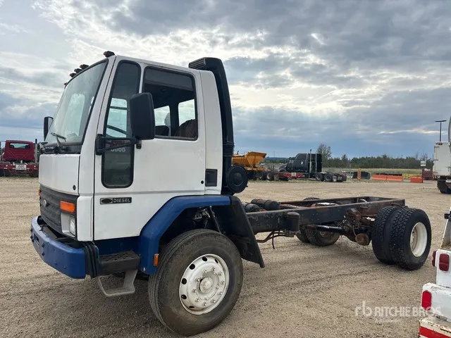 1988 Ford Cargo 8000 4x2 Cab and Chassis (Inoperable)