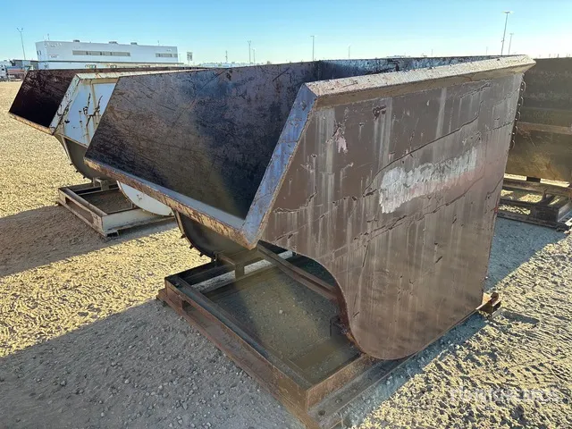 Galbreath H-250 6 ft Self-Dumping Hopper