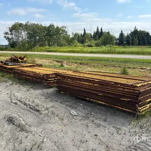 Quantity of 9 ft 6 in x 70 in Temporary Site Fence