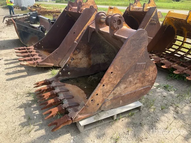 Cat 44 in Digging Excavator Bucket - Fits Cat 300 Series