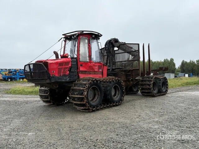 2011 Komatsu C2000 8x8 Log Forwarder