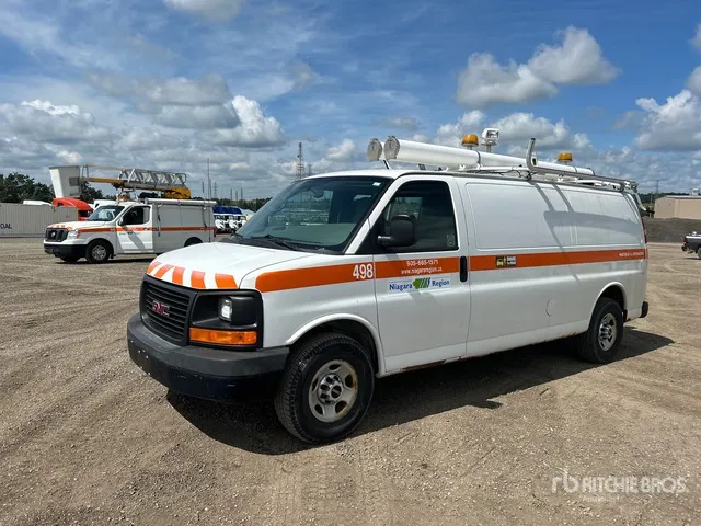2015 GMC Savana 2500 Utility Truck