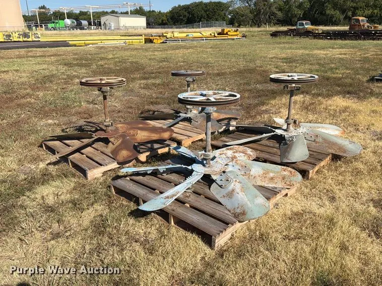 (4) industrial fans