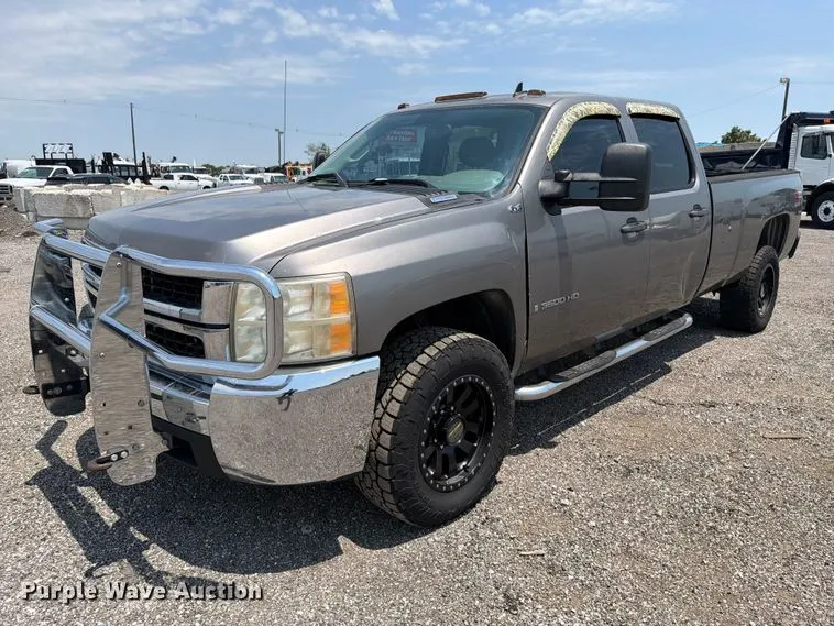 2008 Chevrolet Silverado 3500HD Crew Cab pickup truck