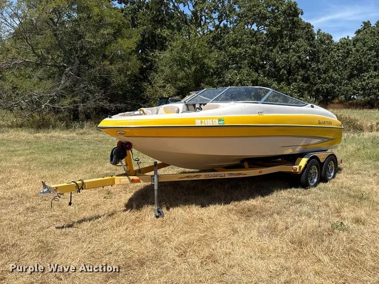 2005 Glastron boat