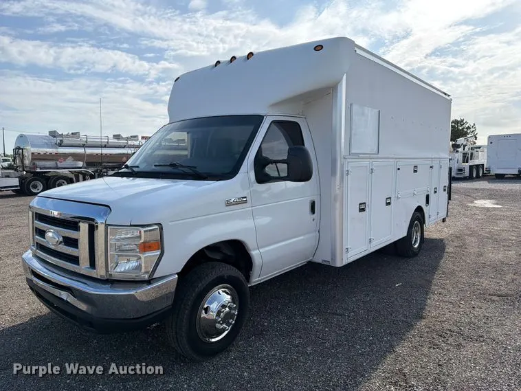 2014 Ford E450 Super Duty box truck
