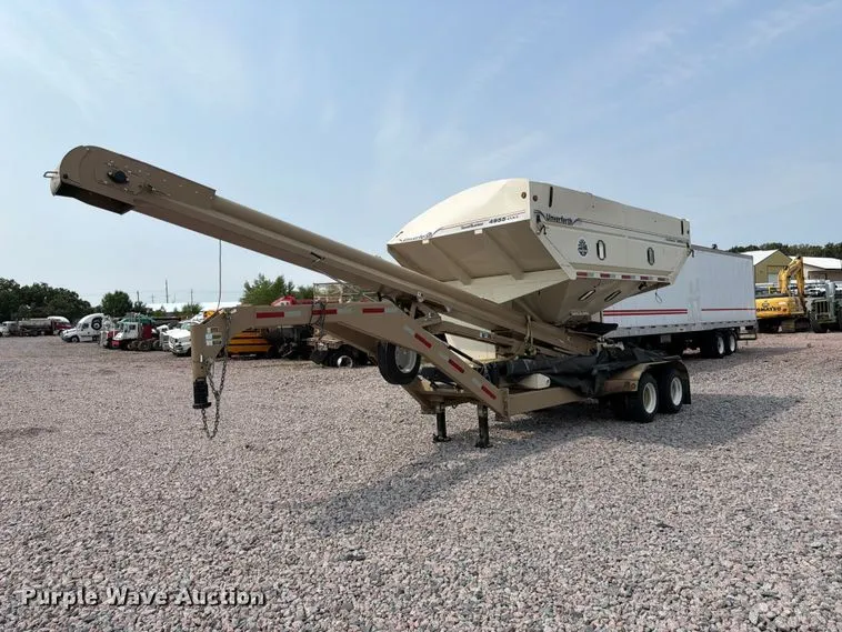 2021 Unverferth SeedRunner 4955DXL seed tender