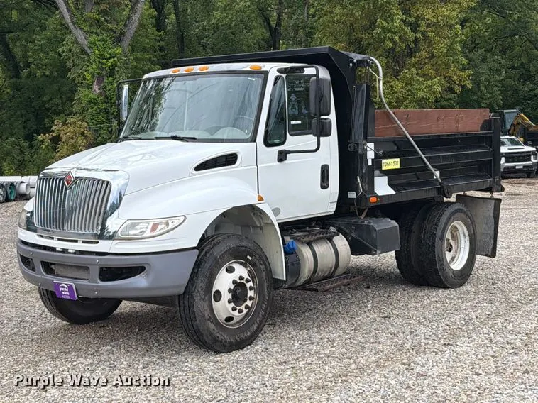2018 International 4300 SBA dump truck
