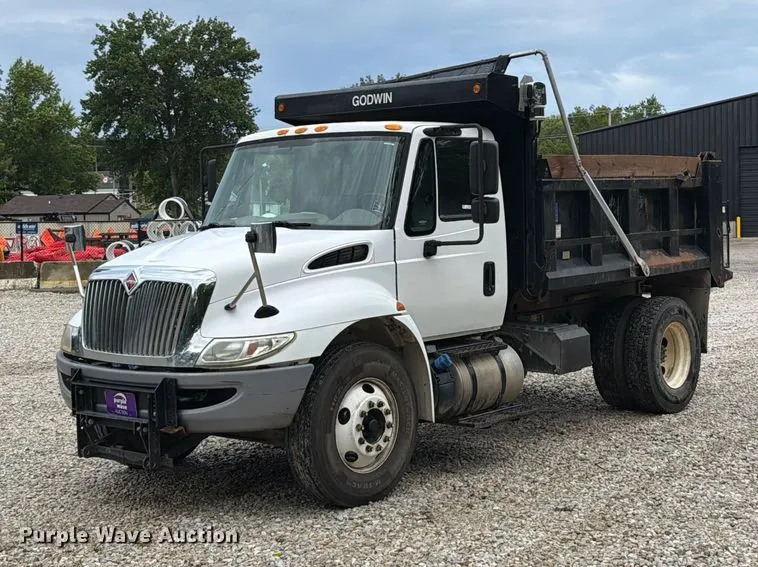 2017 International 4300 dump truck