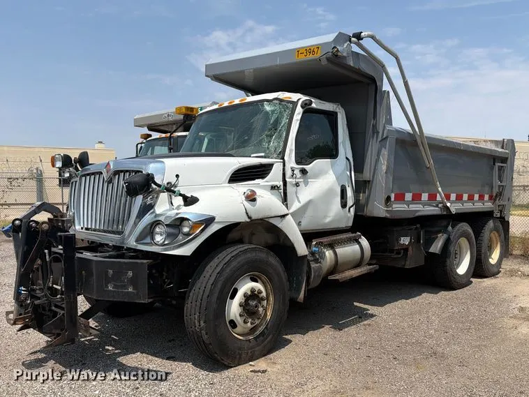 2021 International HV507 dump truck