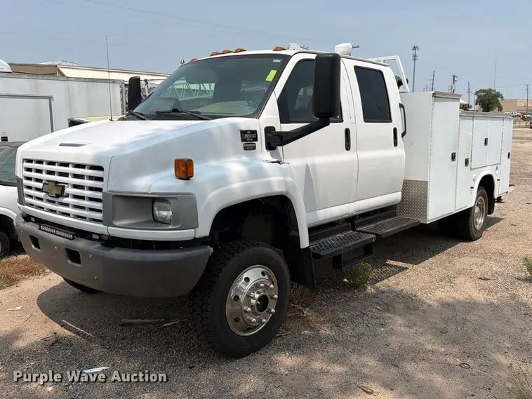 2008 Chevrolet C5500 Crew Cab utility / service truck
