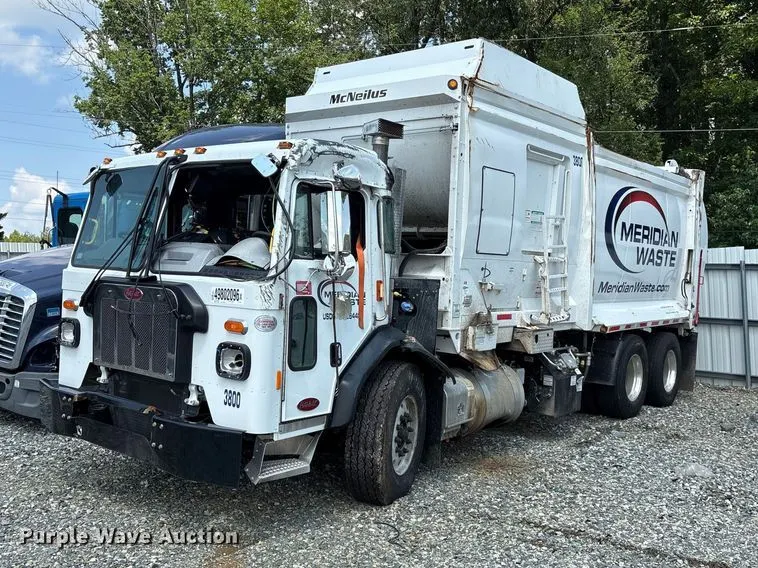 2025 Peterbilt 520 refuse truck