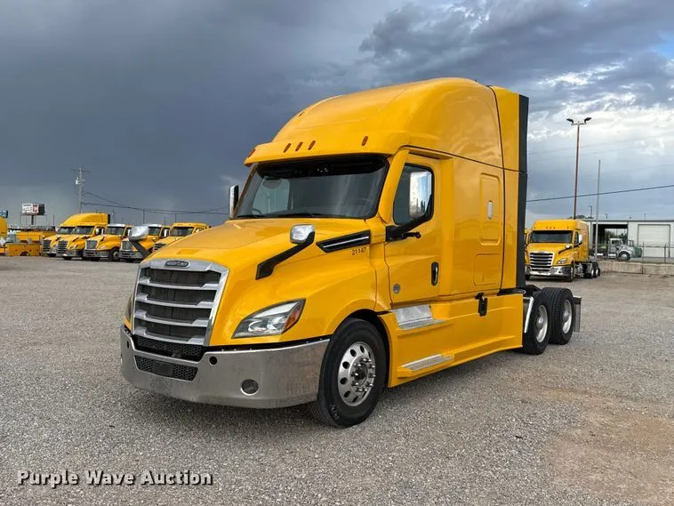 2021 Freightliner Cascadia 126 semi truck