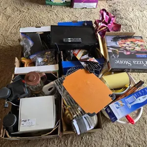 Assorted Kitchenware and Small Appliances
 UNRESERVED