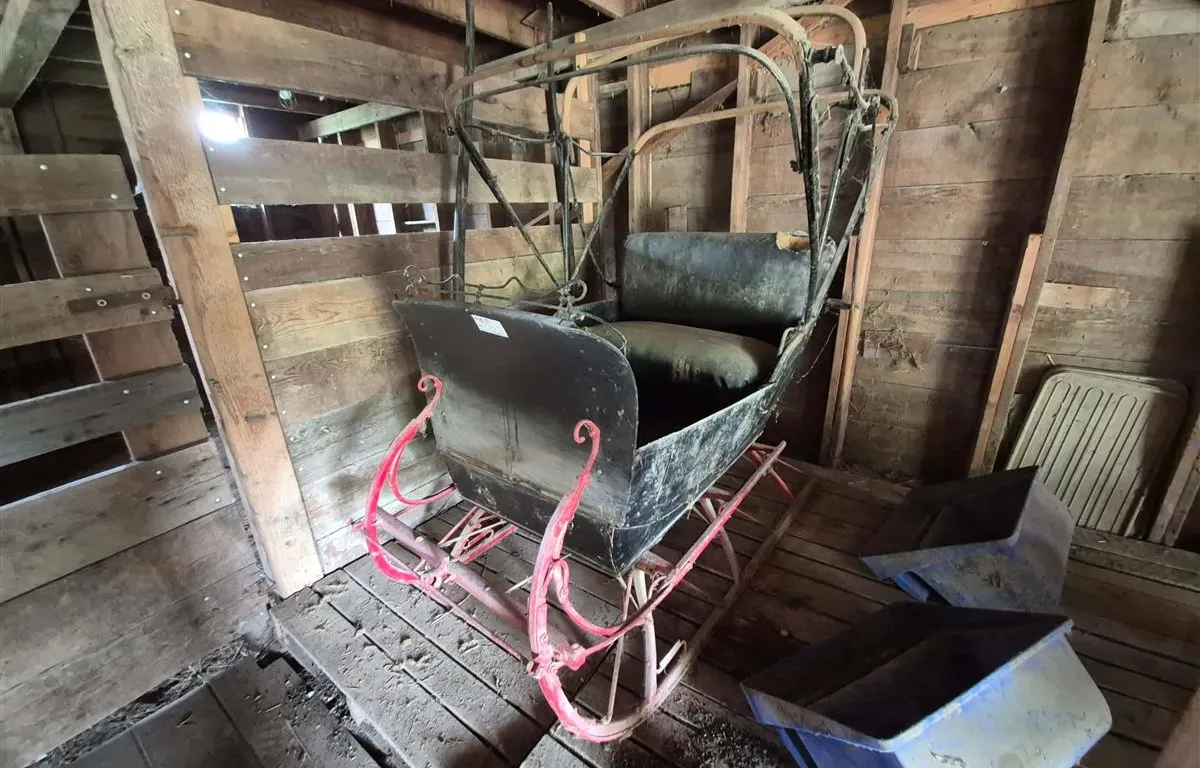 Antique Horse-Drawn Sleigh
UNRESERVED