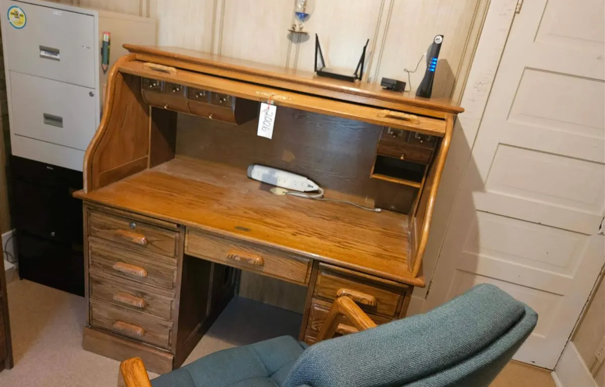Roll-Top Oak Desk w/ (2) Filing Cabinets
UNRESERVED