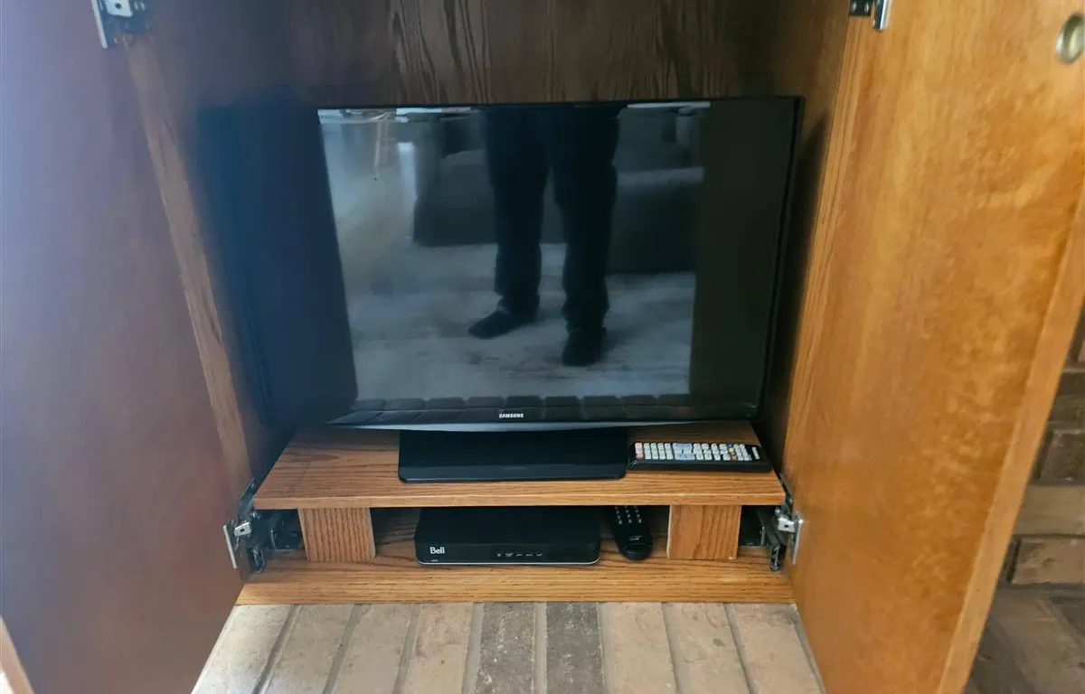Samsung Flat Screen TV w/ Bell Receiver
UNRESERVED