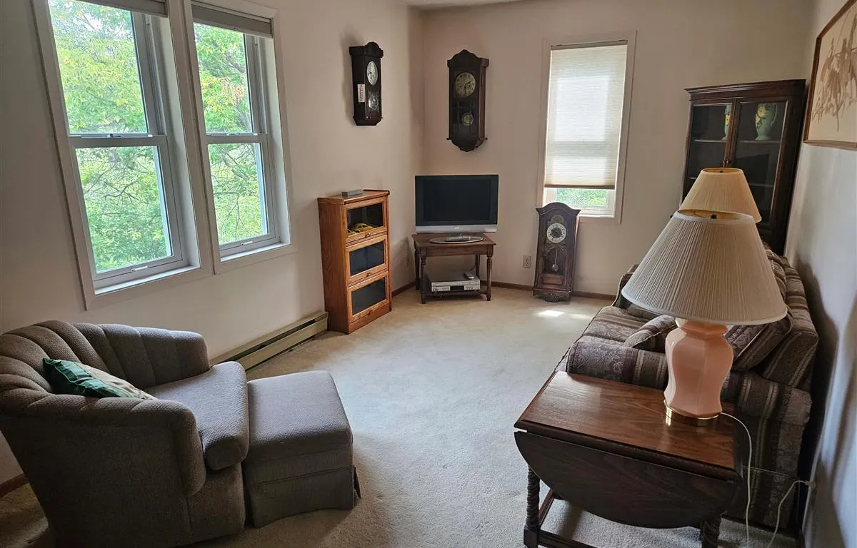 Living Room Furnishings, Electronics and Cabinets
UNRESERVED