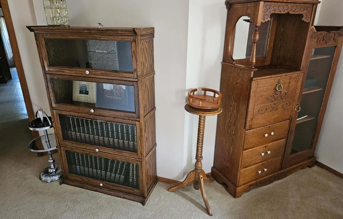 Oak Secretary Bookcase and Accent Furniture Group
UNRESERVED
