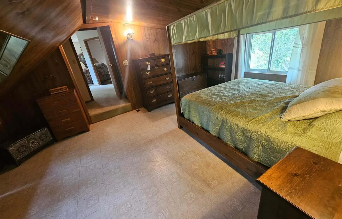 Wood Bedroom Suite w/ Chests and Dressers
UNRESERVED
