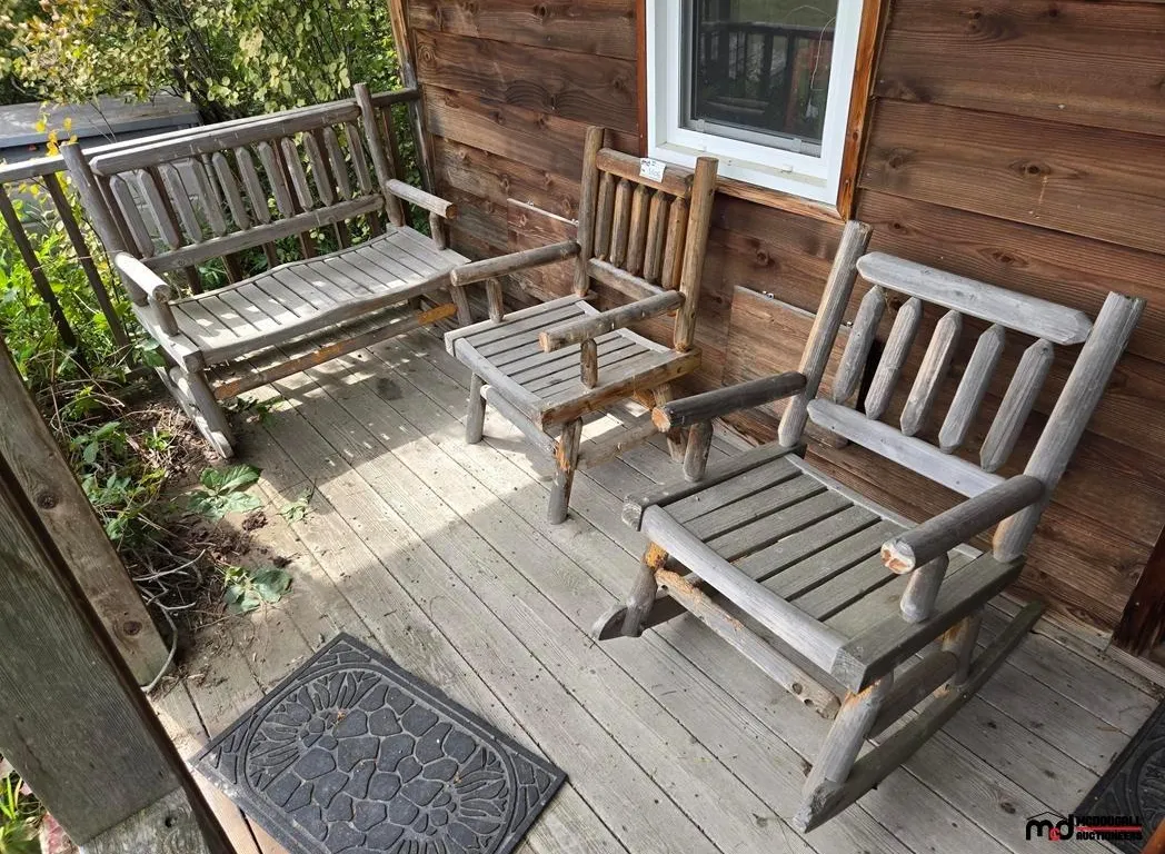 Rustic Log Porch furniture
UNRESERVED