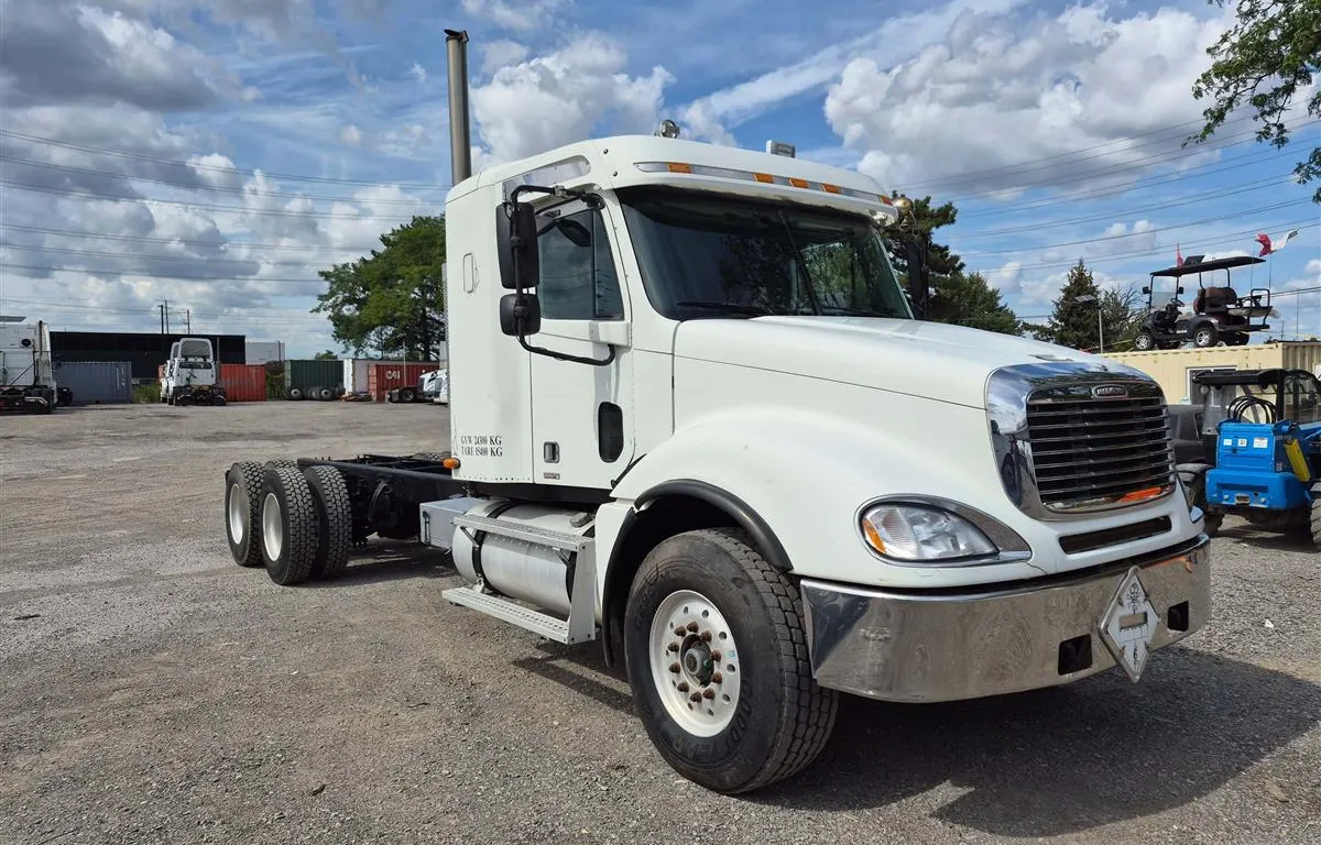 2003 Freightliner Columbia T/A Sleeper Semi Truck