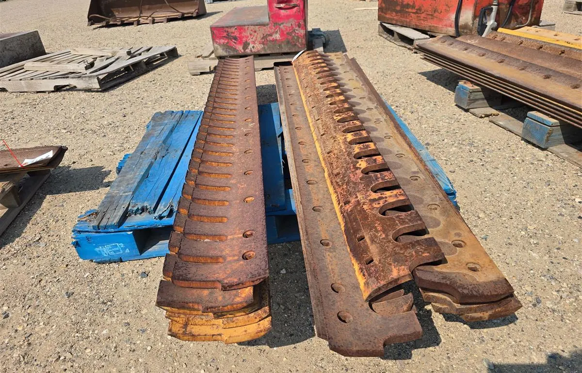 (12) 84" Grader Blades
UNRESERVED