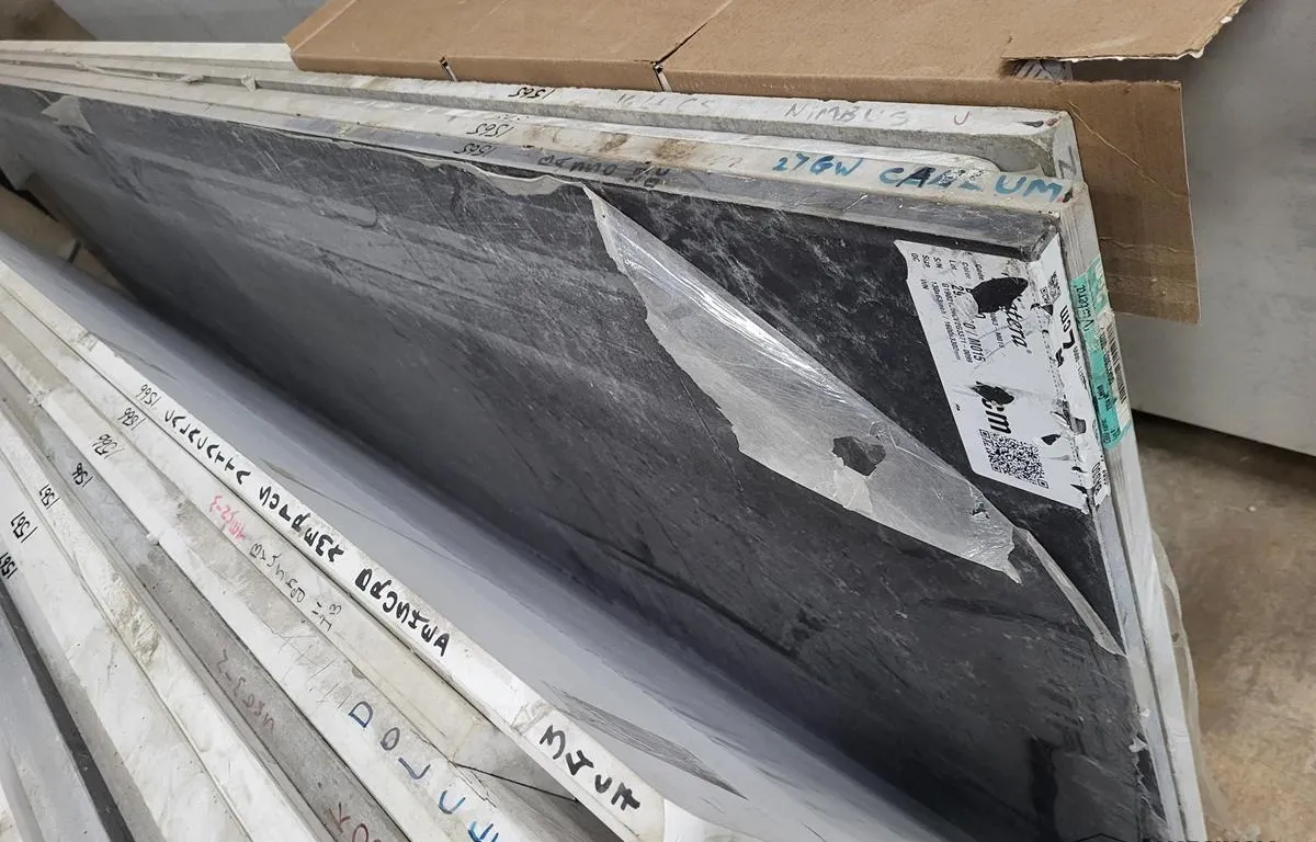 (4) Assorted 1/2 Sized Quartz Slabs
UNRESERVED