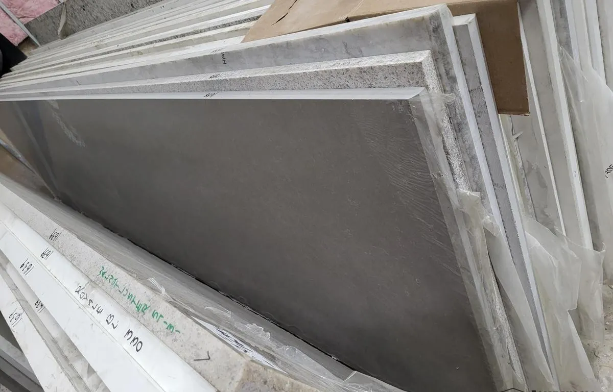 (4) Assorted 1/2 Sized Quartz Slabs
UNRESERVED